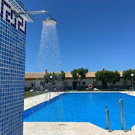 Hostal Los Mellizos Conil De La Frontera Exterior photo Solar shower