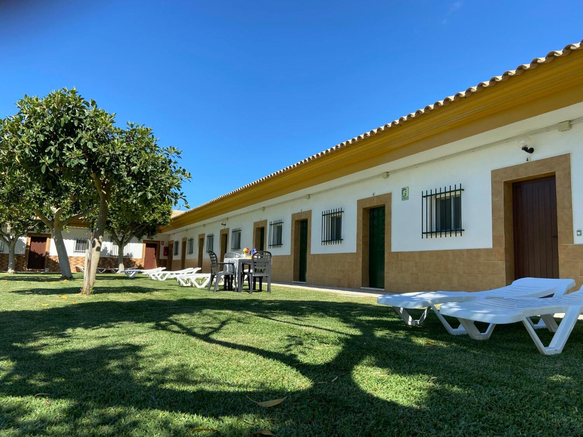 Hostal Los Mellizos Conil De La Frontera Exterior photo Alberca