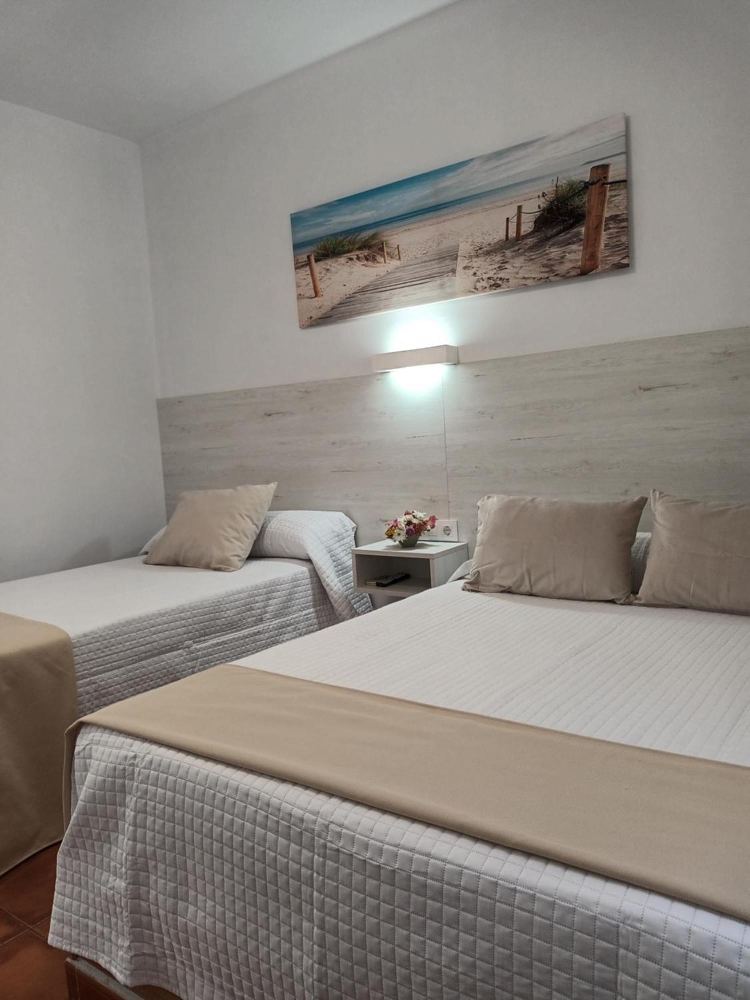 Hostal Los Mellizos Conil De La Frontera Exterior photo
