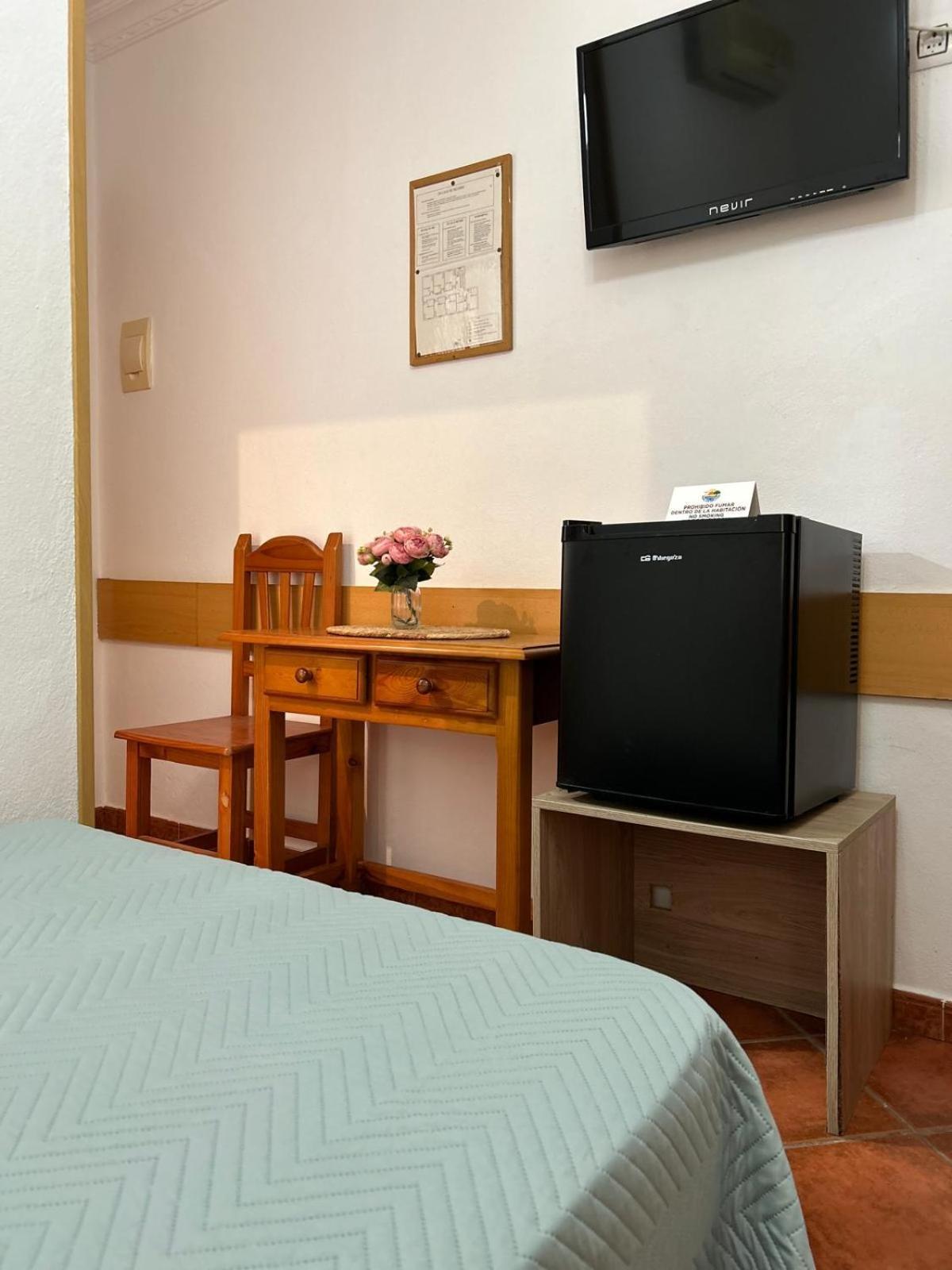 Hostal Los Mellizos Conil De La Frontera Exterior photo A typical hotel room with a mini-refrigerator